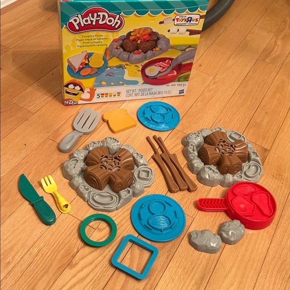 Play-Doh and Tool Set (Campfire Set & Additional Tools) - Picture 2 of 2